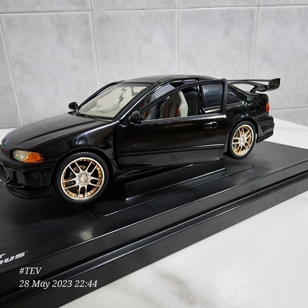 商品画像：1995 Honda Civic “Heist Civic” 1:18 Scale From The Fast and 4