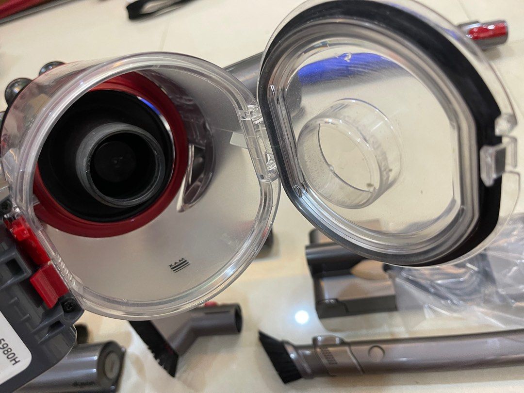 Refurb Dyson V8 Fluffy cordless vacuum, TV & Home Appliances, Vacuum