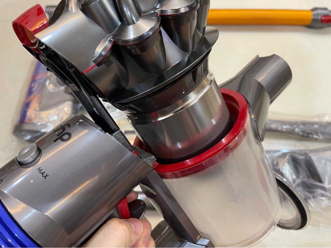 Refurb Dyson V8 Fluffy cordless vacuum, TV & Home Appliances, Vacuum