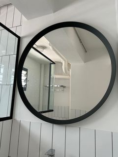 Round mirror