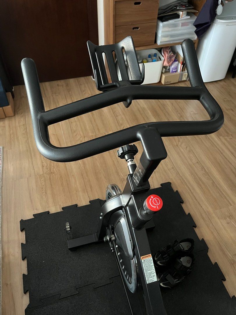 Schwinn indoor spin bike (IC Classic) with free mat on Carousell