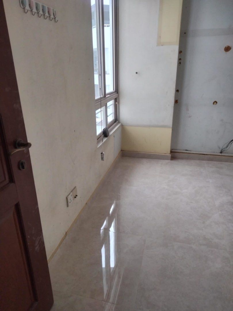 Screeding, Tiling , toilet overlay, tiles hack , retile, cement screed, tiles repair, tiles pop