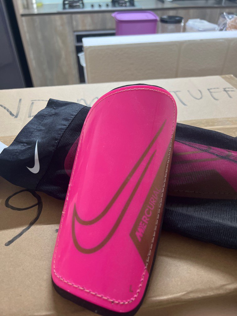 Shin Pads, Sports Equipment, Sports & Games, Racket & Ball Sports on