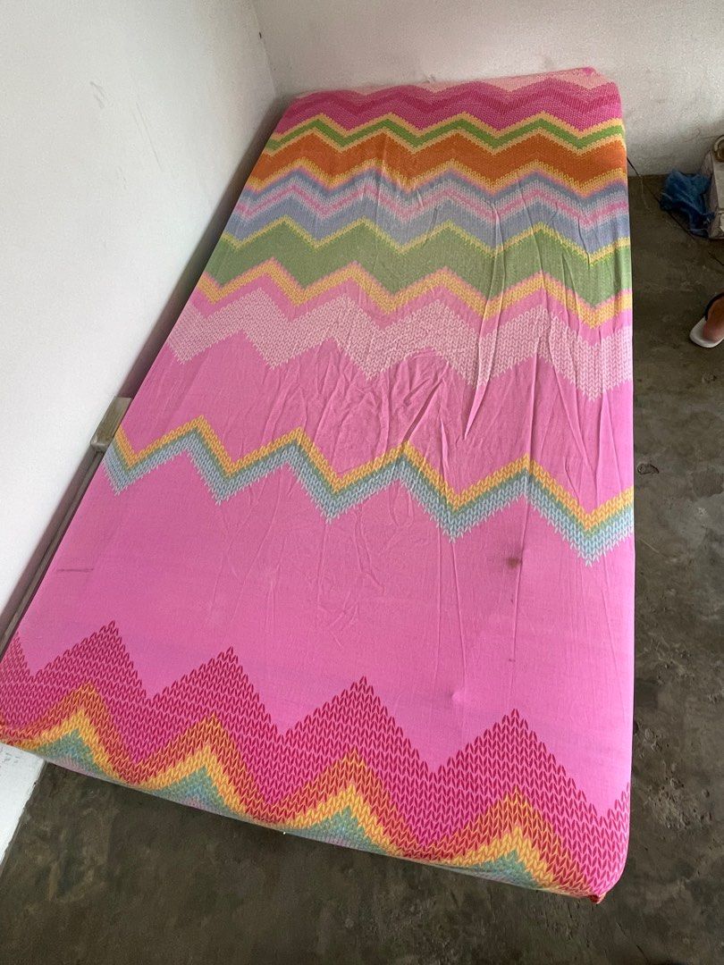 single bed, Furniture & Home Living, Furniture, Bed Frames & Mattresses