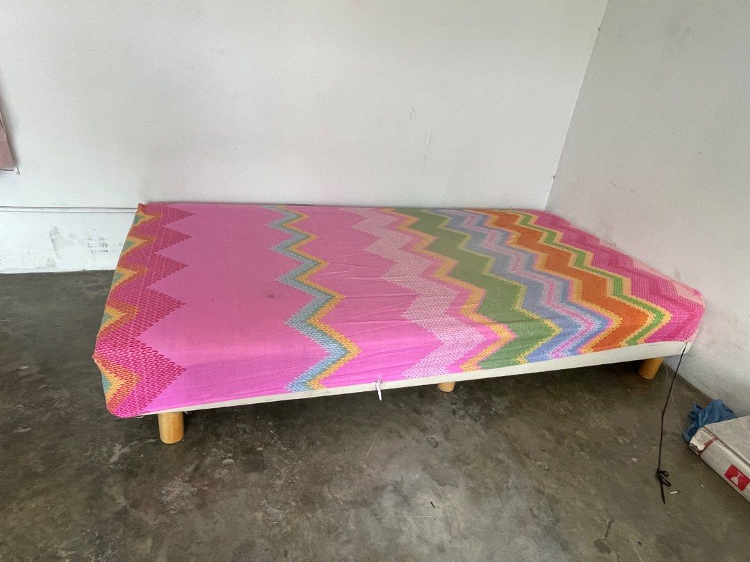 single bed, Furniture & Home Living, Furniture, Bed Frames & Mattresses