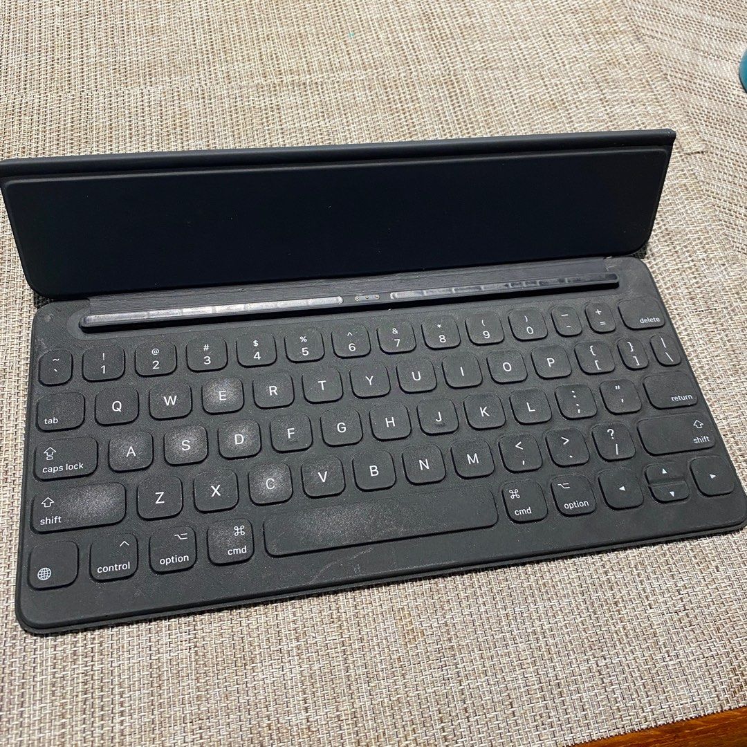 Smart Keyboard (for iPad Gen 7, 8, 9), Mobile Phones & Gadgets, Tablets, iPad on Carousell