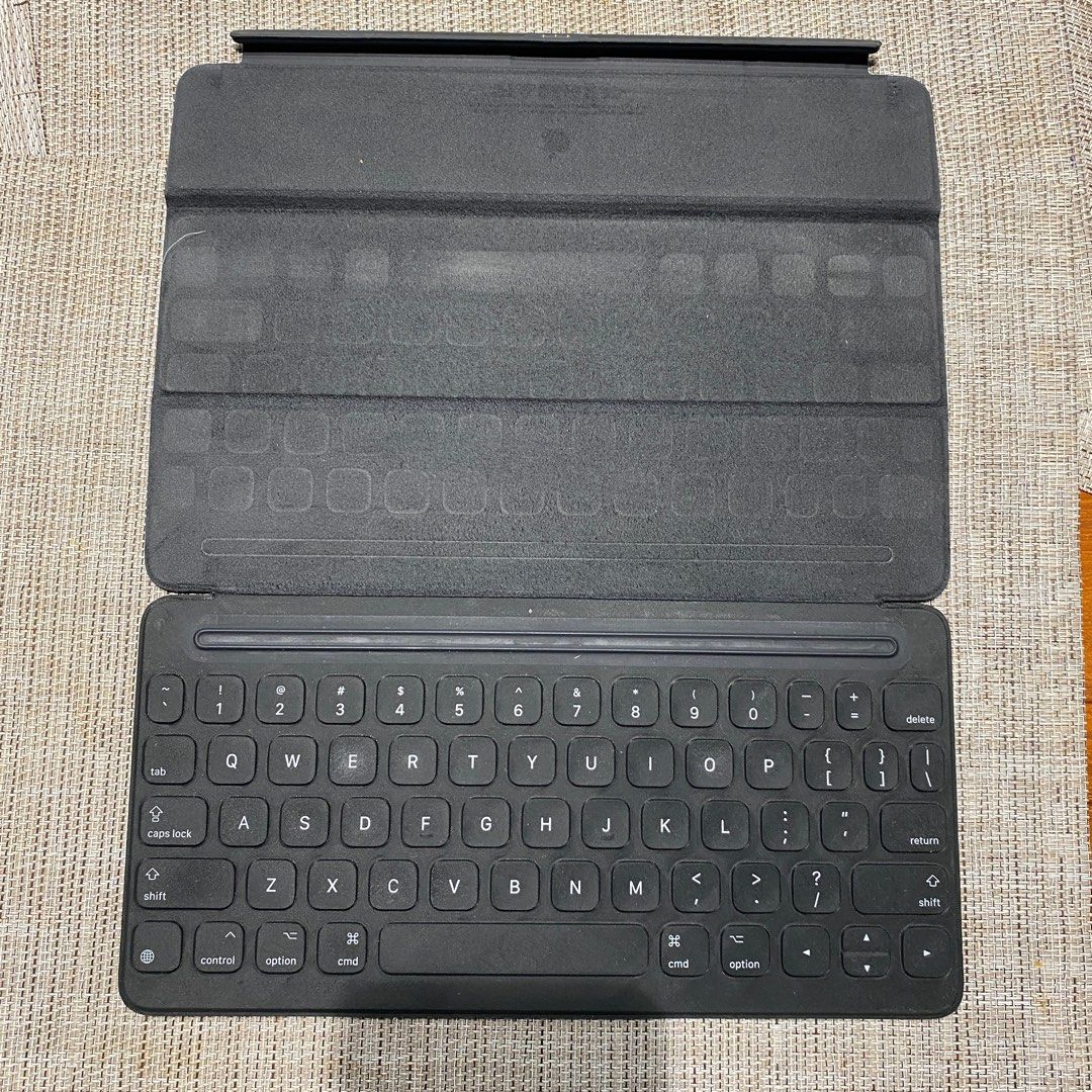 Smart Keyboard (for iPad Gen 7, 8, 9), Mobile Phones & Gadgets, Tablets, iPad on Carousell