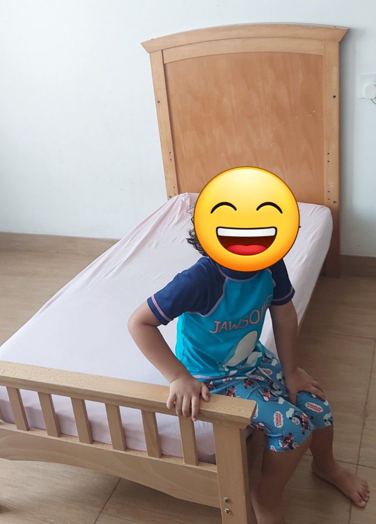 Solid wood baby cot/ toddler bed Johor Bahru pick up, Babies & Kids