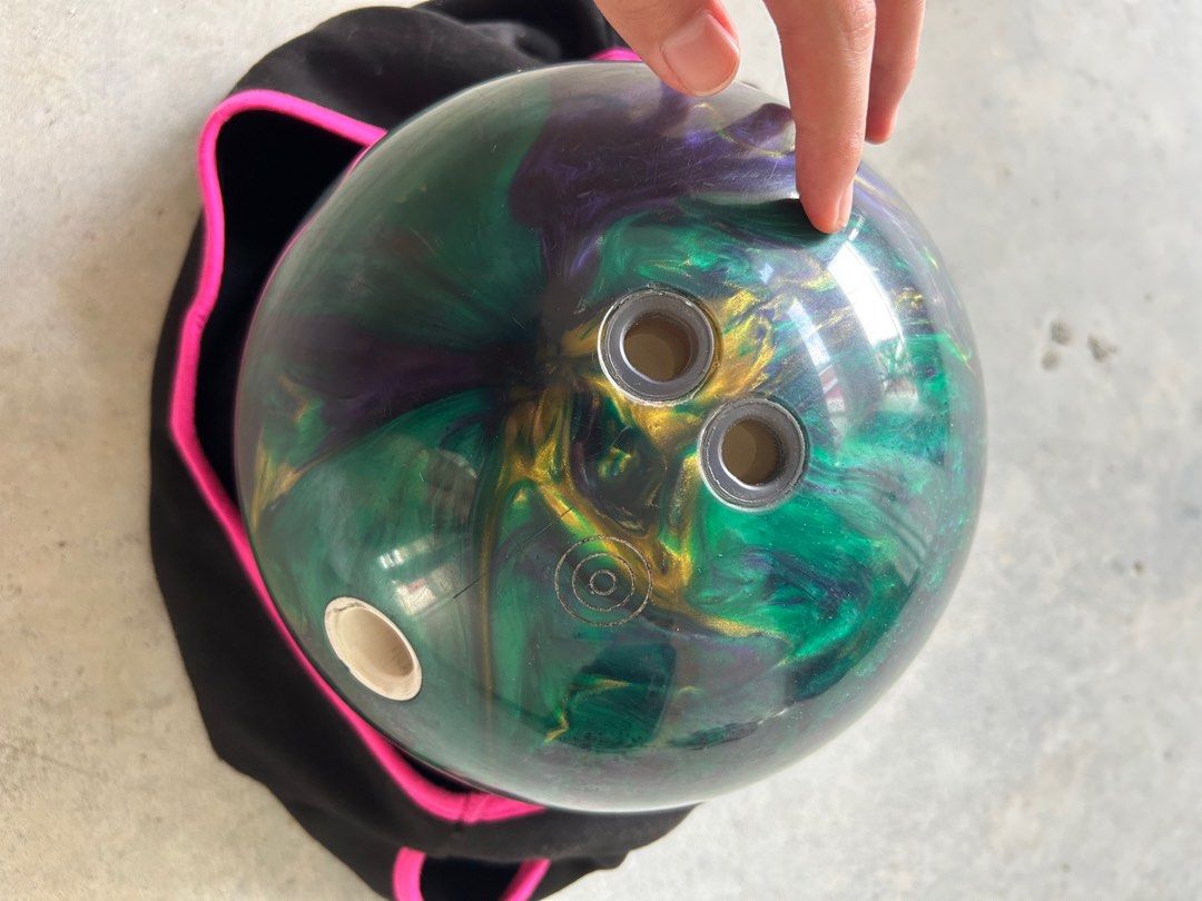 Spare bowling ball, Sports Equipment, Sports & Games, Billiards