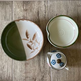 TAKE ALL! Japanese Ceramic Bowls and Tea Pot