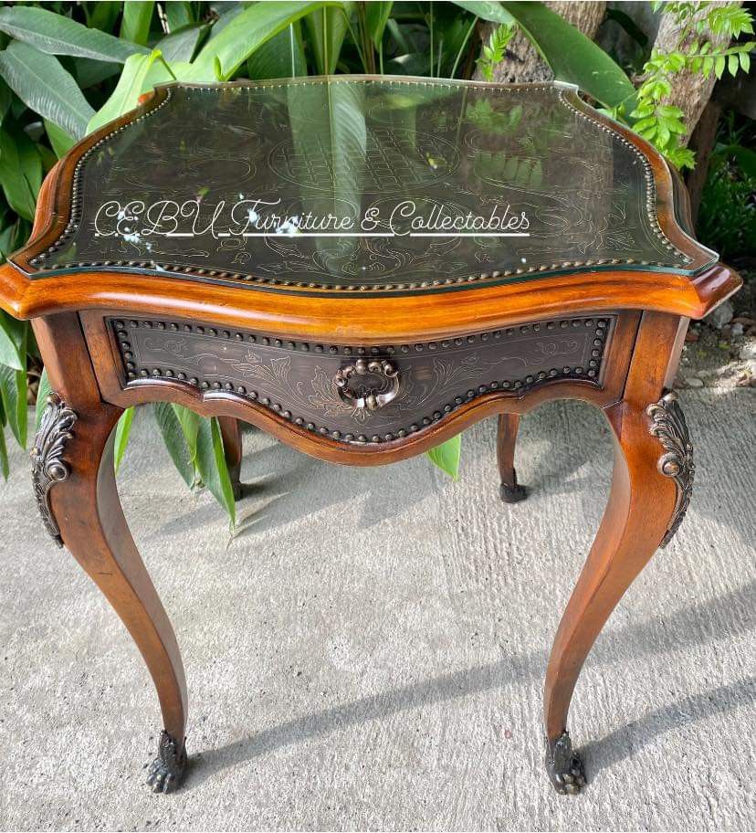 🔥Theodore Alexander Vintage Victorian Console Table🔥 (Category: Tables & Sets) located in Cebu City. Submitted by bellababystuffcebu (Listing ID 1234388902, Image 2). Description: 🔥Theodore Alexander Vintage Victorian Console Table🔥 Solid High End Wood work with brass plating embossed w/ William and Mary Style Floral print, with drawer. In excellent condition w/ minor age wear. ‼️PM if interested ‼️ Pick up Location: Talisay Cebu . #antiquefu