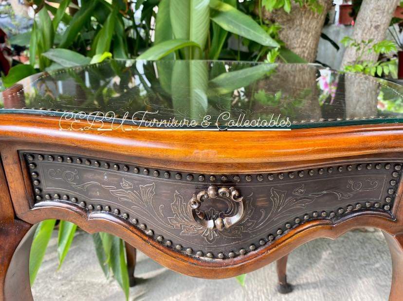 🔥Theodore Alexander Vintage Victorian Console Table🔥 (Category: Tables & Sets) located in Cebu City. Submitted by bellababystuffcebu (Listing ID 1234388902, Image 3). Description: 🔥Theodore Alexander Vintage Victorian Console Table🔥 Solid High End Wood work with brass plating embossed w/ William and Mary Style Floral print, with drawer. In excellent condition w/ minor age wear. ‼️PM if interested ‼️ Pick up Location: Talisay Cebu . #antiquefu