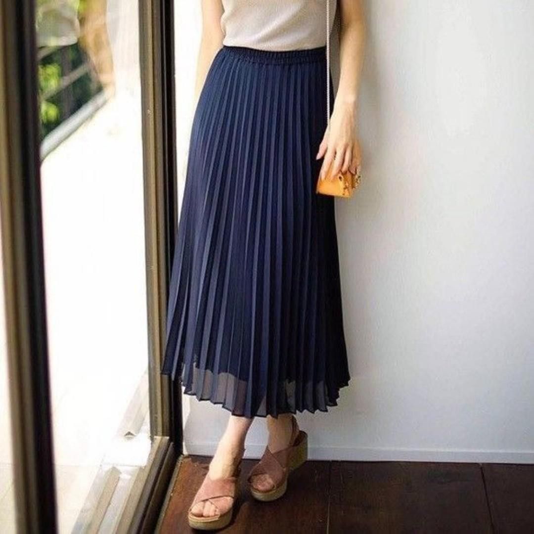 Uniqlo Navy Maxi Pleated Skirt