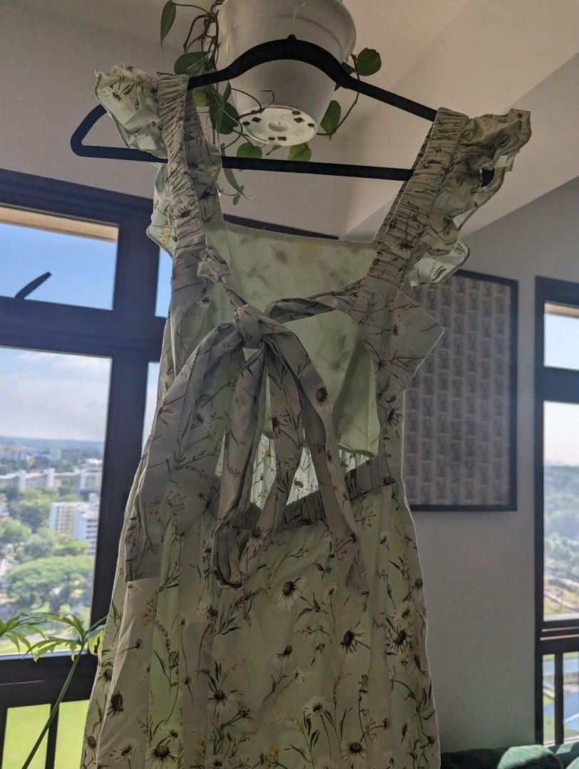 Whimsical green floot length dress - H&M, Women's Fashion, Dresses & Sets,  Dresses on Carousell