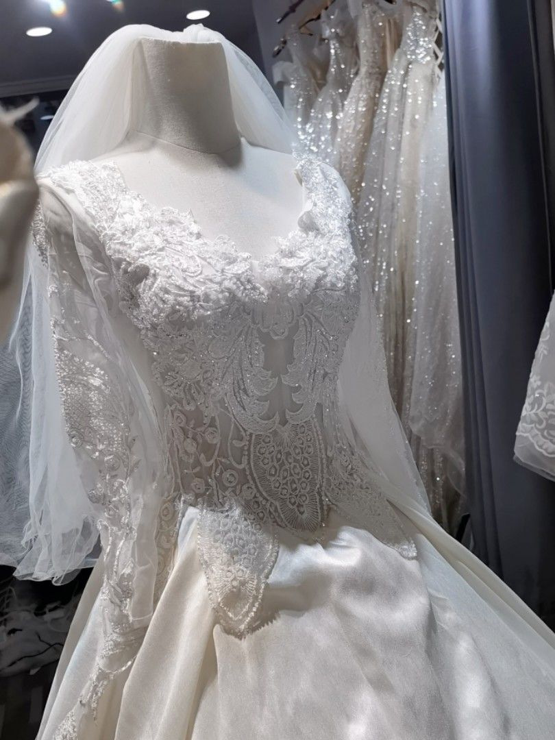 WTS Wedding gown dress with train