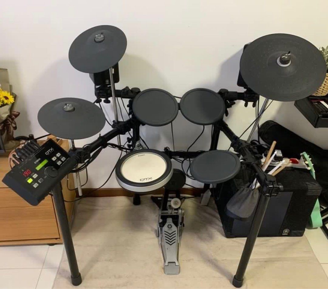 Yamaha dtx500 FULL drum set + great speaker / digital drum, Hobbies