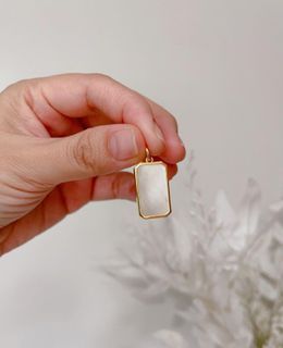Mother of pearl | white rectangle Pendant | 18k gold
