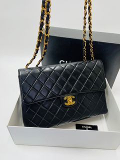 🎆2023 SALE!🎆AUTH. CHANEL VINTAGE JUMBO CF LAMB GHW
