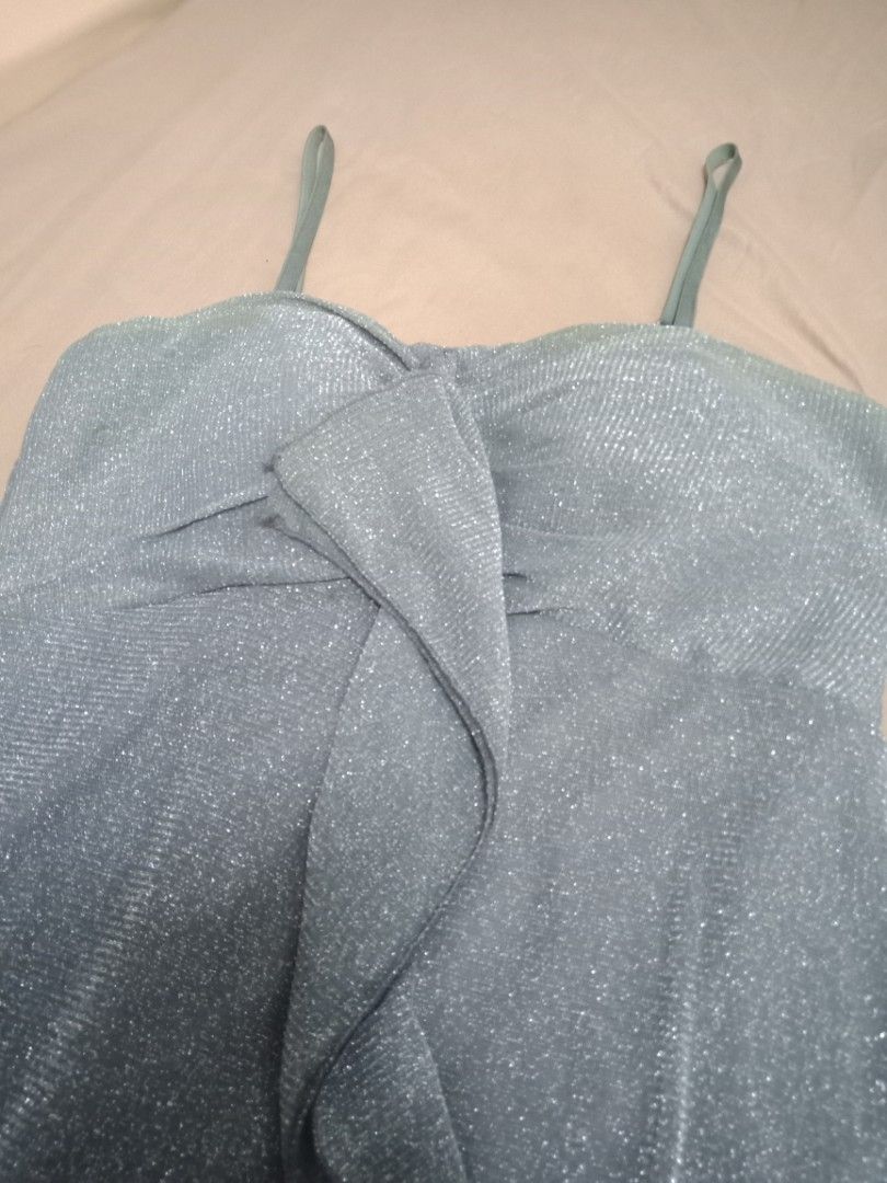 二手晚装 (S size) (Category: Evening Dresses & Gowns) located in Kuala Terengganu. Submitted by windleecf (Listing ID 1234450879, Image 2). Description: 二手晚装 size : S colour : silver.