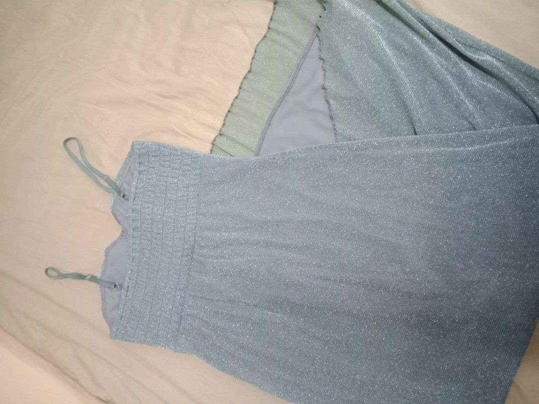 二手晚装 (S size) (Category: Evening Dresses & Gowns) located in Kuala Terengganu. Submitted by windleecf (Listing ID 1234450879, Image 3). Description: 二手晚装 size : S colour : silver.