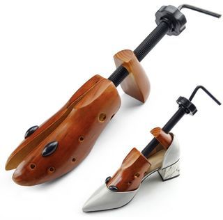 Adjustable wooden shoe stretcher brown