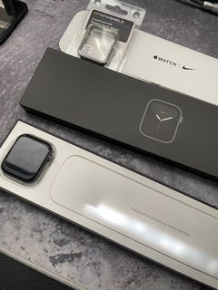 Apple Watch SE 44mm (2020 edition)