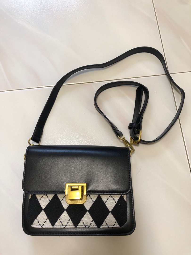 Black Crossbody sling bag, Women's Fashion, Bags & Wallets, Crossbody