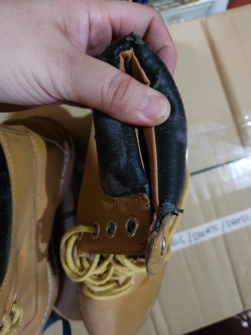 Brown Boots (Category: Boots) located in Quezon City. Submitted by ash.lin1021 (Listing ID 1234623103, Image 2). Description: WYSIWYG NEEDS SOME REPAIR ON THE SOLES. NAGBABAKBAK UNG GILID NG LEATHER AS SEEN ON THE PIC..