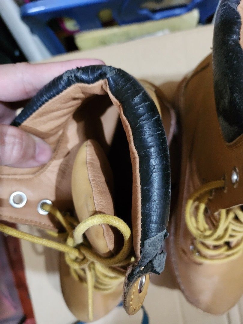 Brown Boots (Category: Boots) located in Quezon City. Submitted by ash.lin1021 (Listing ID 1234623103, Image 3). Description: WYSIWYG NEEDS SOME REPAIR ON THE SOLES. NAGBABAKBAK UNG GILID NG LEATHER AS SEEN ON THE PIC..