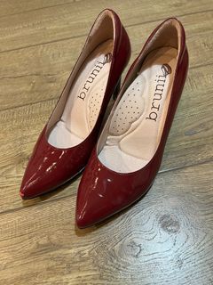 Brunii豔紅高跟鞋24.5
