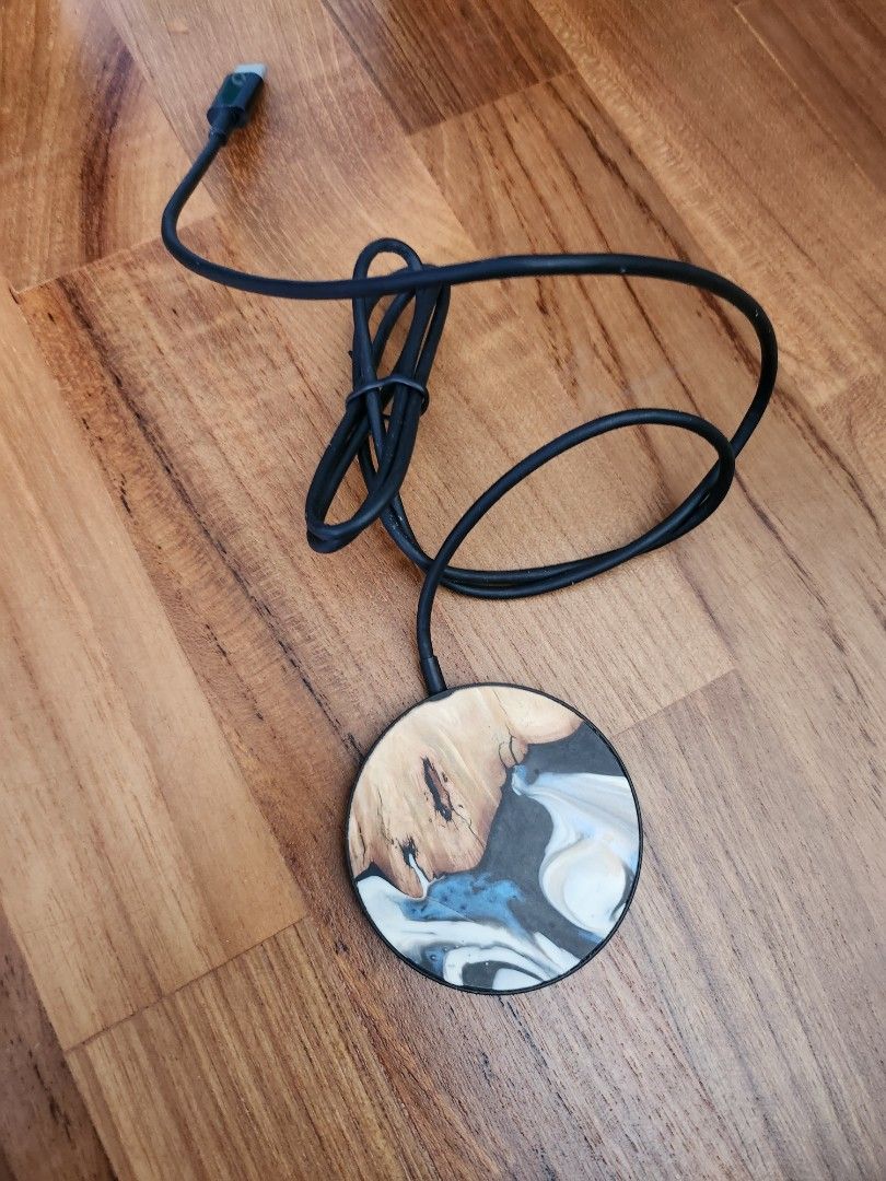 Carved designer wireless chargers, Mobile Phones Gadgets, Mobile