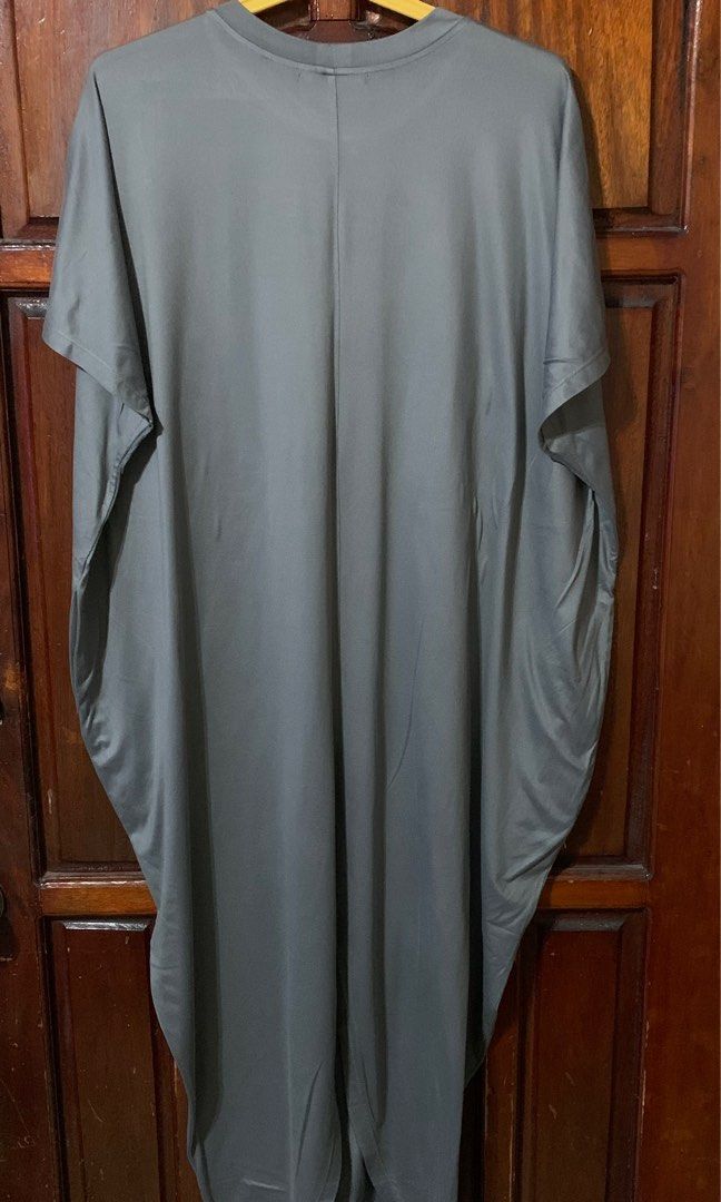 Cole Vintage Maxi Dress (Category: Dresses) located in Makati City. Submitted by Prettynette (Listing ID 1234607330, Image 3). Description: With flaw - small stain in front Pls check all photos posted With 2 side pockets Can fit large to XL frame With slit at the back.