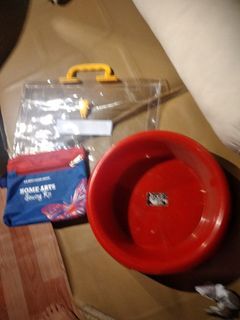 Dog/cat bowl with freebies