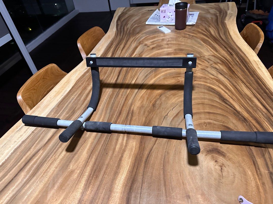 Doorway pull up bar no screws, Sports Equipment, Exercise & Fitness