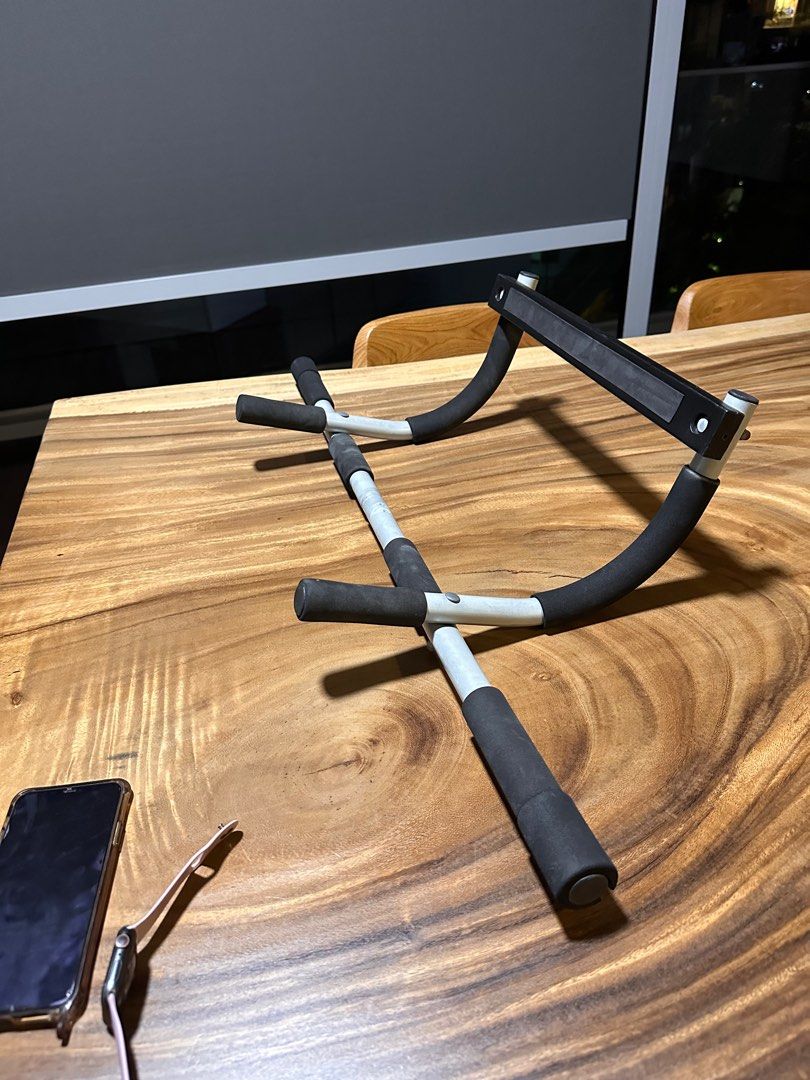 Doorway pull up bar no screws, Sports Equipment, Exercise & Fitness