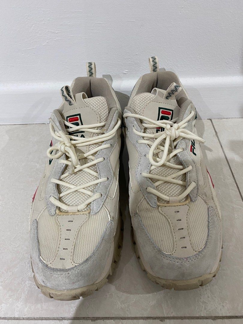 Green red discount and white filas