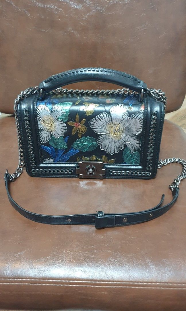 Floral shoulder bag / hand bag (Category: Shoulder Bags) located in Paranaque City. Submitted by emgonzalez (Listing ID 1234611889, Image 1). Description: stiff bag, only used once though it's a bit old. parts of the braded leather is a bit torn though not that noticeable..