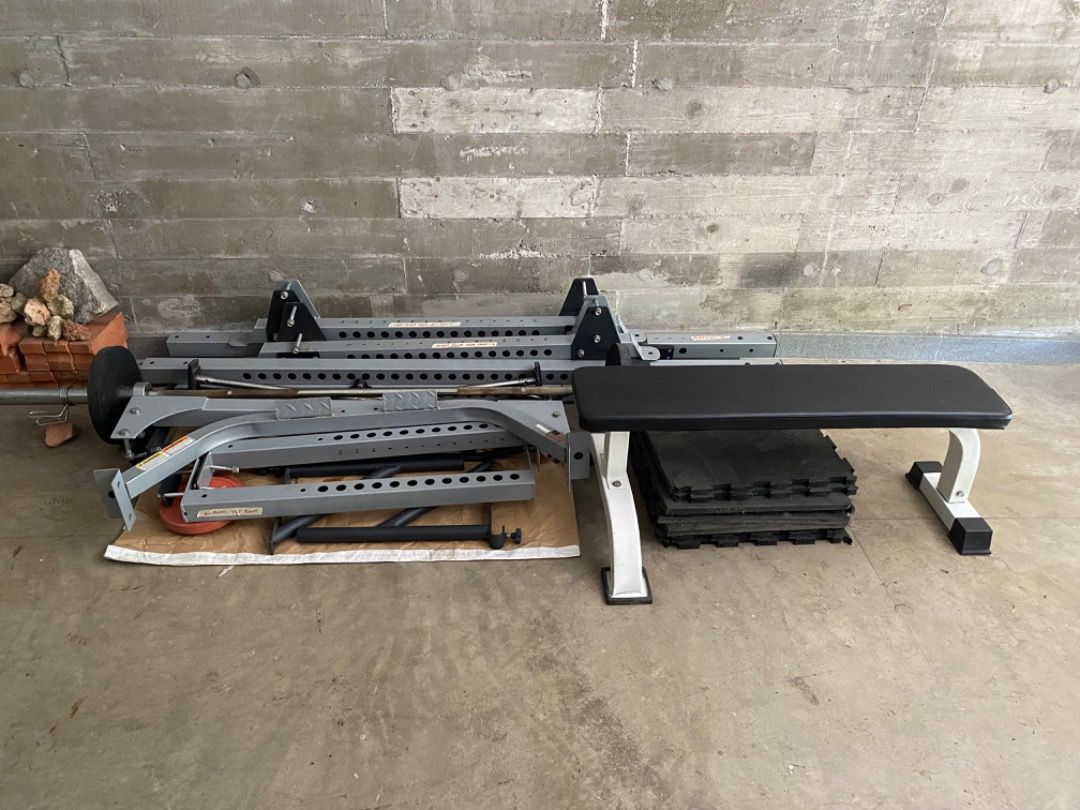 Force Power Rack, bench, bar, plates and mat, Sports Equipment