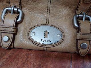 美國品牌FOSSIL 淑女手提包，二手~2000

手工藤編包，二手~500

喜歡的，
台中潭子面交