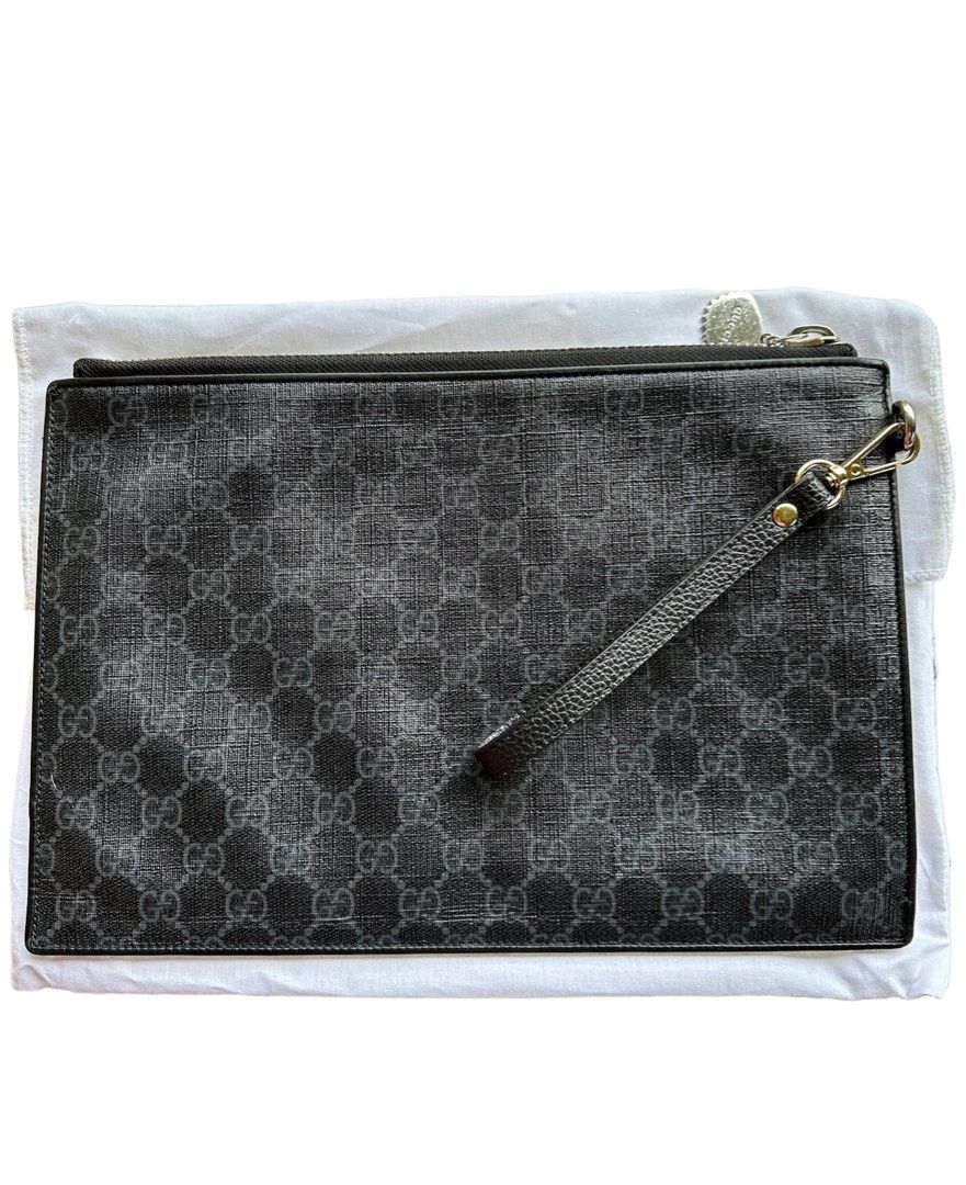Night courrier gg supreme pouch hot sale