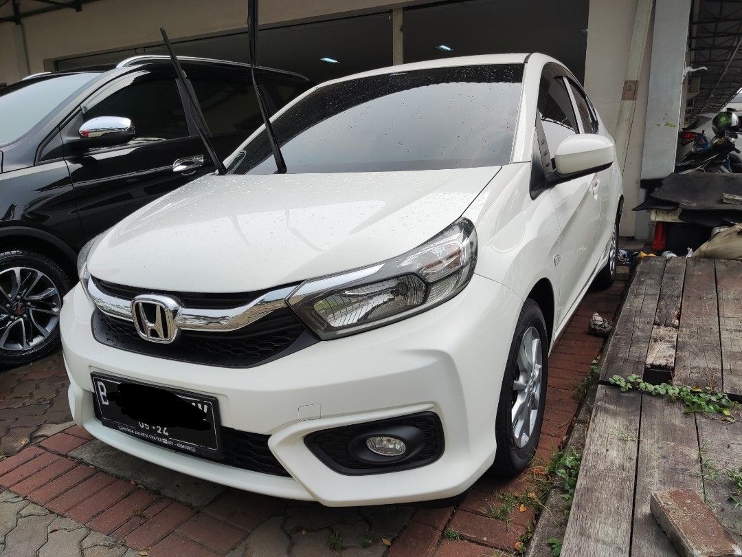 Brio e store cvt putih