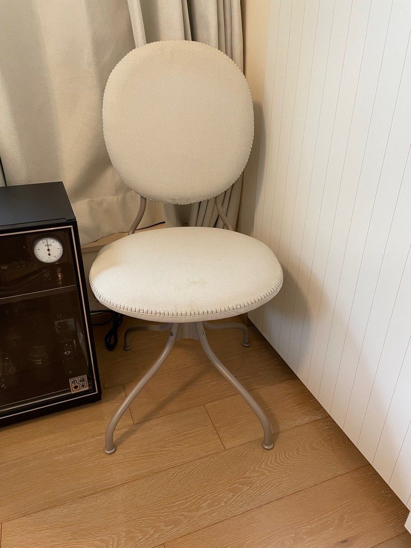 IKEA Bjorkberget Swivel Chair, Beige, 傢俬＆家居, 傢俬, 椅子 Carousell