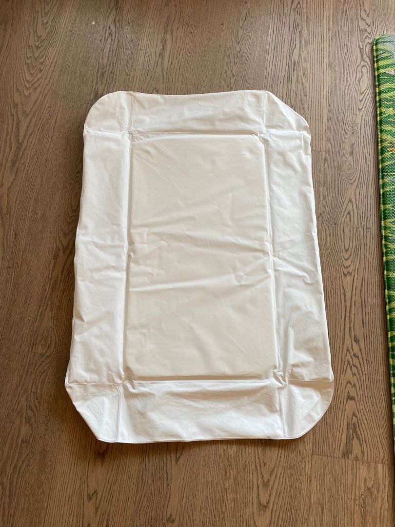 IKEA changing pad, 兒童＆孕婦用品, 洗澡及換尿片, 洗澡及換尿片 換片墊及相關用品 Carousell