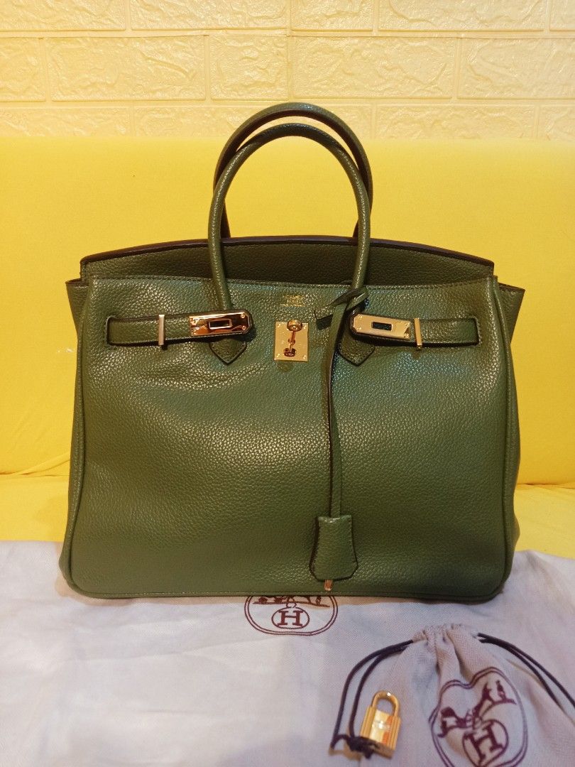 Japan Preloved Hermes Berkin 35 cm (Category: Luxury Bags & Wallets) located in Cebu City. Submitted by day.98 (Listing ID 1234502666, Image 1). Description: selected from japan surplus togo leather genuine leather riri zipper no flaws coded.