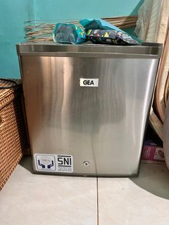 Kulkas mini merka GEA minibar