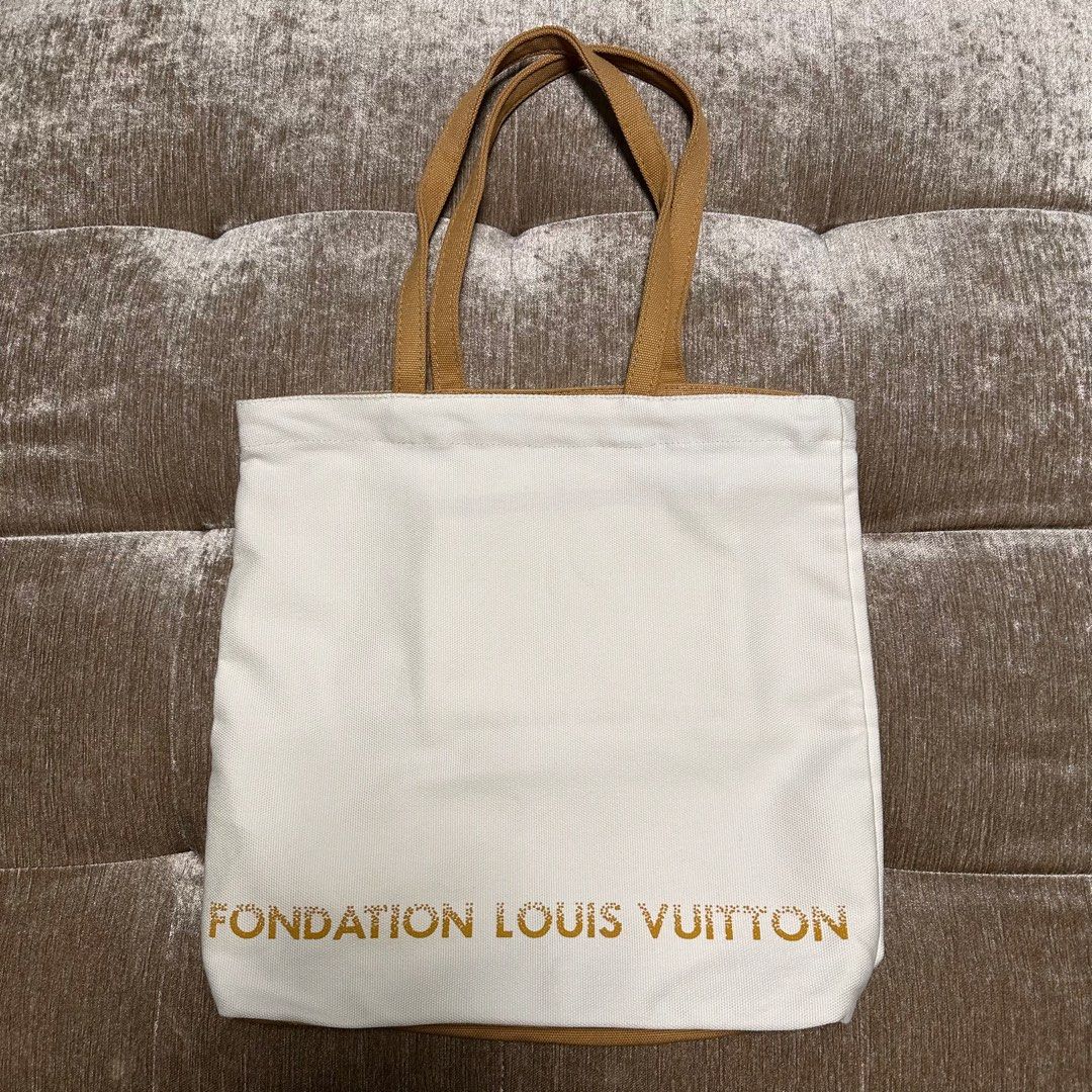 Fondation Louis Vuitton Classic LV WHITE CANVAS ZIPPER BAG