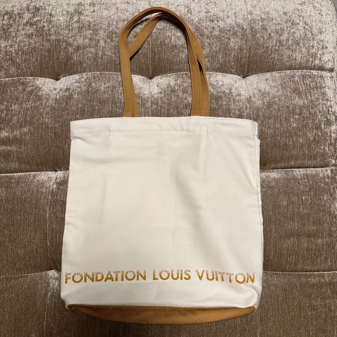 Louis Vuitton Foundation Paris limited edition tote bag Color white and  brown