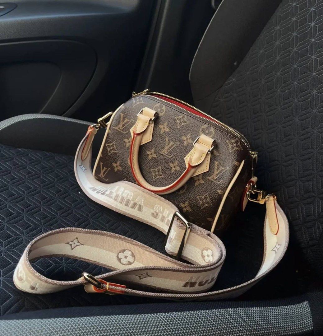 Louis Vuitton Speedy 20 (black strap) (LV speedy bandouliere 20), Women's  Fashion, Bags & Wallets, Cross-body Bags on Carousell