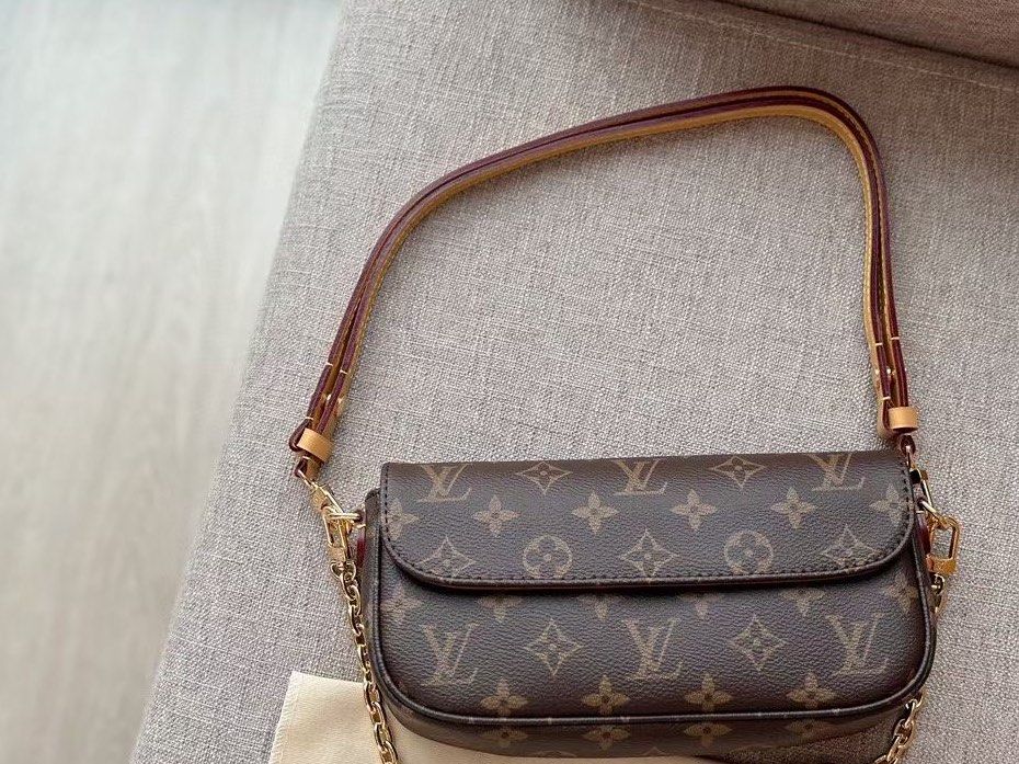 LOUIS VUITTON Wallet On Chain Ivy, Luxury, Bags & Wallets on Carousell
