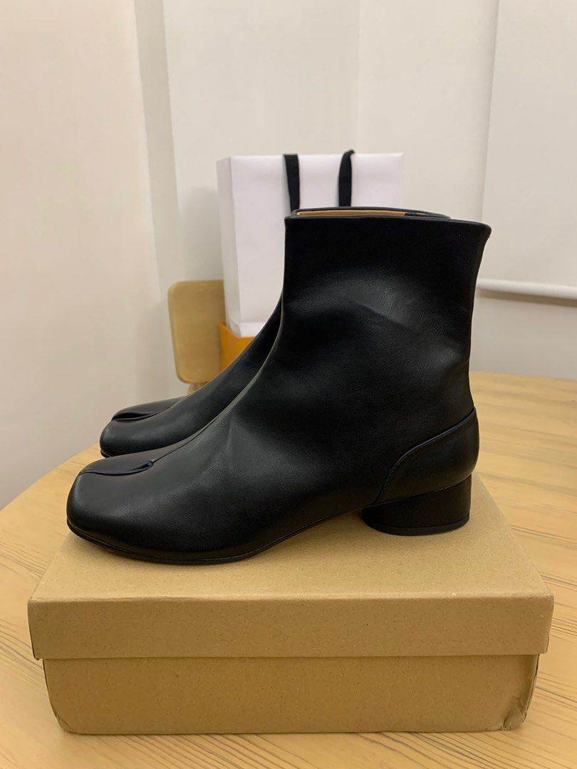 Maison Margiela Tabi Alt (Category: Boots) located in Quezon City. Submitted by gekyvme (Listing ID 1234475565, Image 1). Description: Margiela Tabi Alt — Low Heel Tabi Size: 8.5-9M (26cm) Cond: 10/10 Complete with box Price: 4.5k — Loc: Qc.